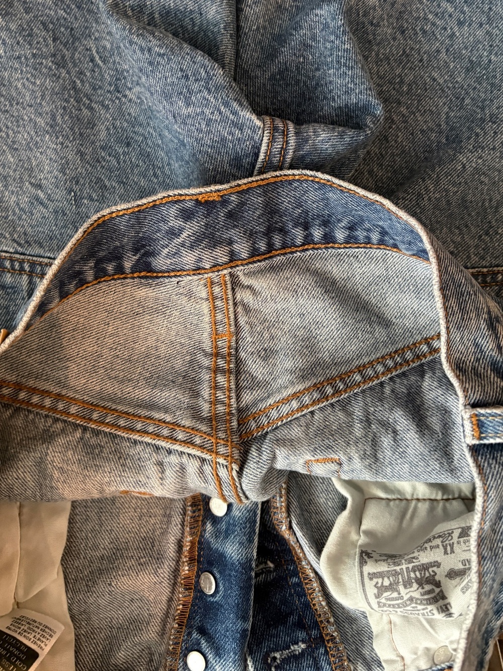Levi’s 501 Original Cut-Off Denim Shorts Women’s Size 29 Distressed Raw Hem - Picture 5 of 5